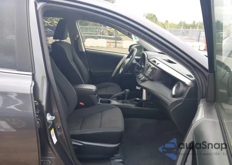 2017 Toyota Rav4 Le z USA, uszkodzony, nr VIN JTMBFREV5HJ705253